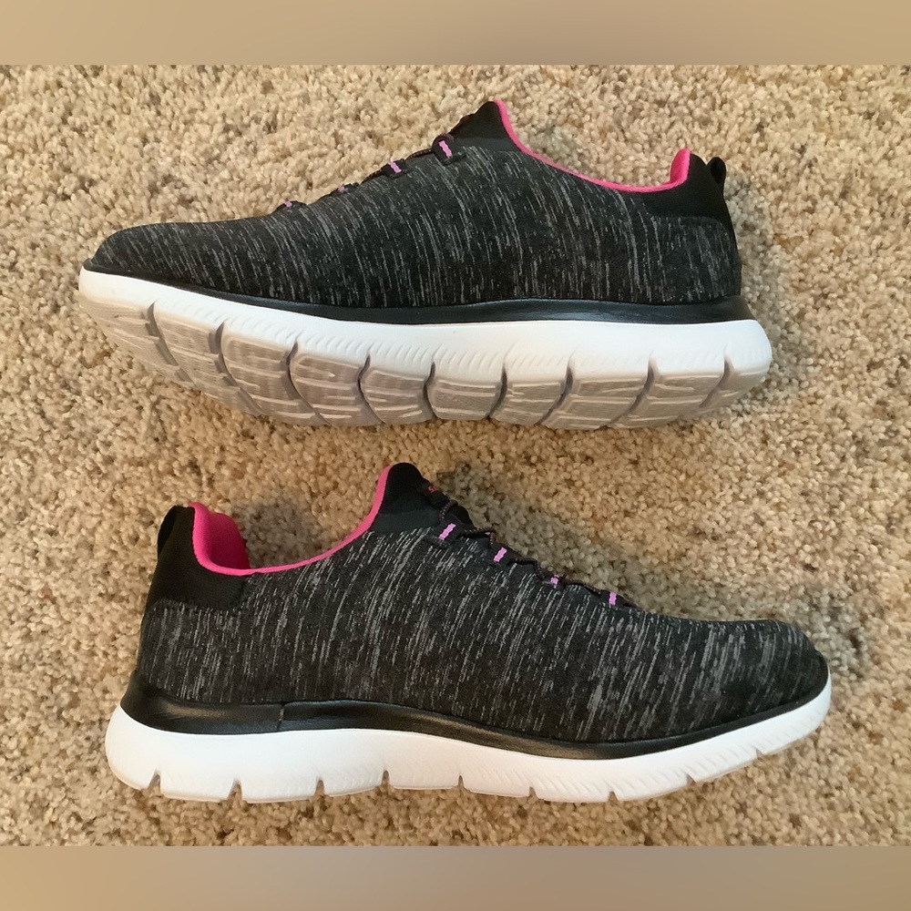 Skechers Summits Quick Getaway Memory Foam Pink and Black Sneakers Size 7 Wide - Picture 4 of 10